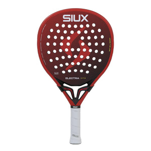 A red Siux padel racket with white branding on a white background.